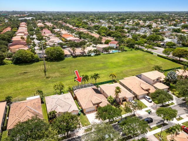 376 E Royal Cove Circle, Davie, FL 33325