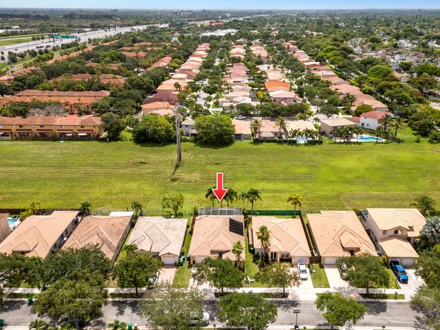 376 E Royal Cove Circle, Davie, FL 33325