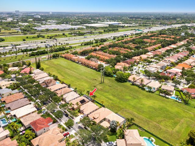 376 E Royal Cove Circle, Davie, FL 33325