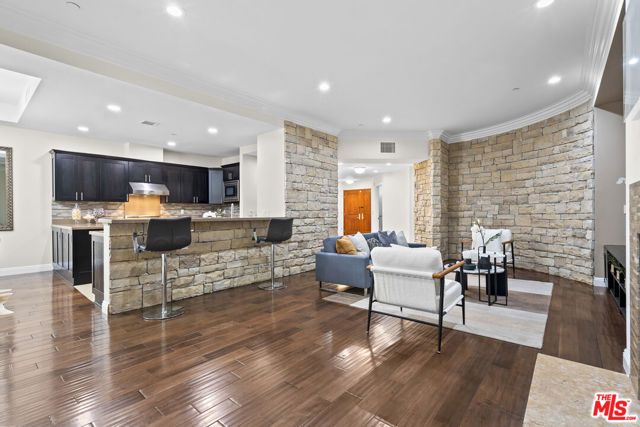 4848 Wilshire Boulevard 102, Los Angeles, CA 90010