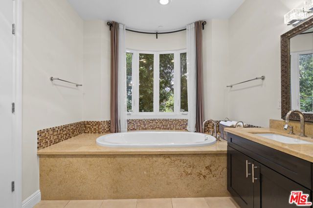 4848 Wilshire Boulevard 102, Los Angeles, CA 90010