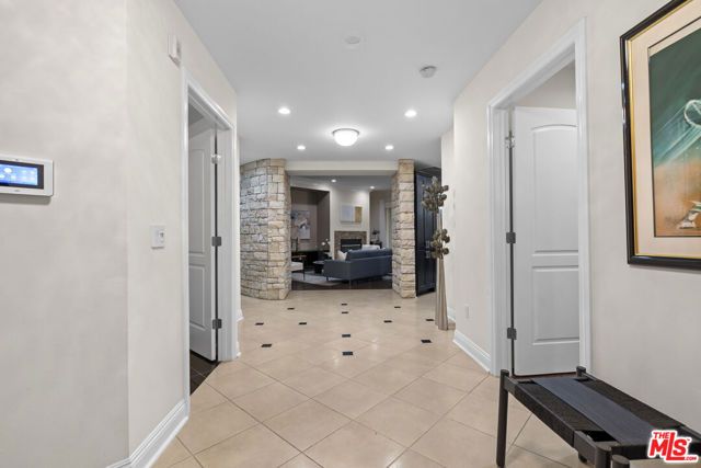 4848 Wilshire Boulevard 102, Los Angeles, CA 90010