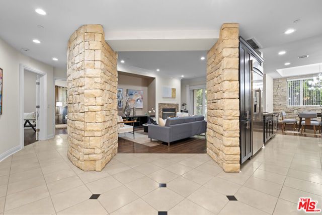 4848 Wilshire Boulevard 102, Los Angeles, CA 90010