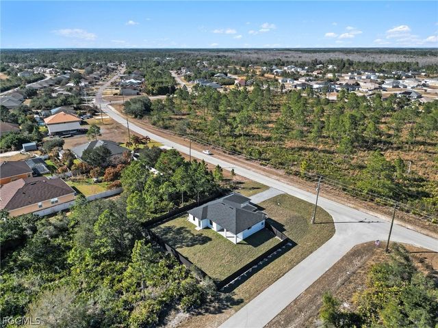 369 Woodburn DR, Lehigh Acres, FL 33972