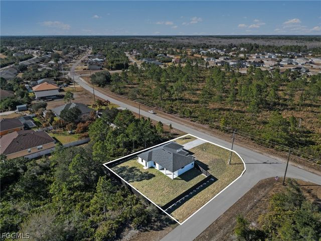 369 Woodburn DR, Lehigh Acres, FL 33972