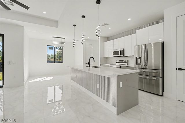 369 Woodburn DR, Lehigh Acres, FL 33972