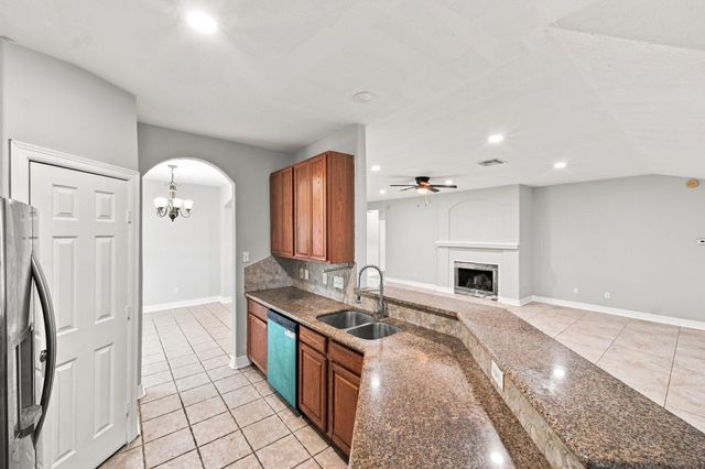 318 Magnolia Estates Drive, League City, TX 77573