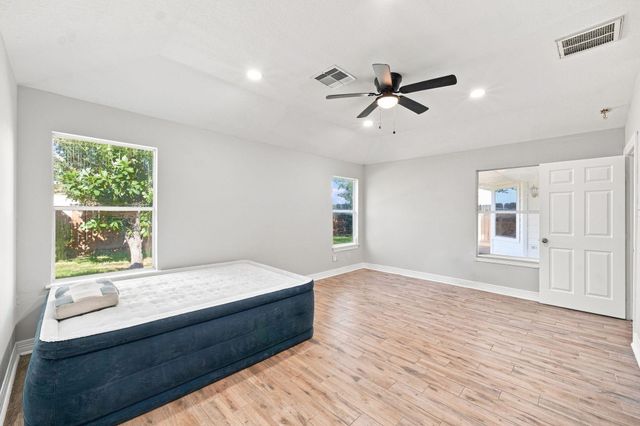 318 Magnolia Estates Drive, League City, TX 77573