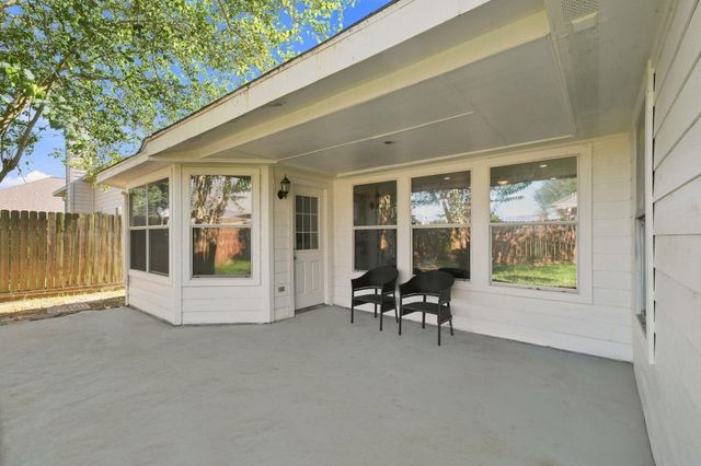 318 Magnolia Estates Drive, League City, TX 77573