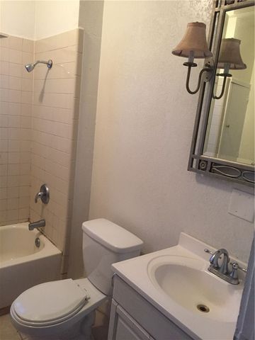 813 W 8th Street 3, Dallas, TX 75208