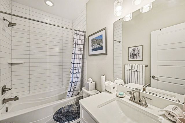 9779 Prospect Place, Gig Harbor, WA 98332