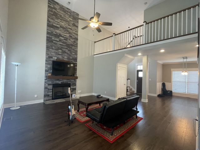 325 Piedmont Pl, Clarksville, TN 37043