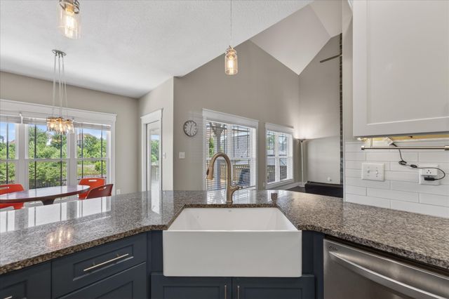 325 Piedmont Pl, Clarksville, TN 37043