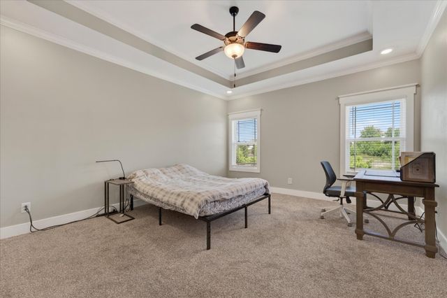 325 Piedmont Pl, Clarksville, TN 37043