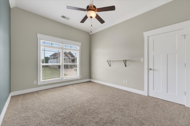 325 Piedmont Pl, Clarksville, TN 37043
