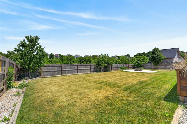325 Piedmont Pl, Clarksville, TN 37043