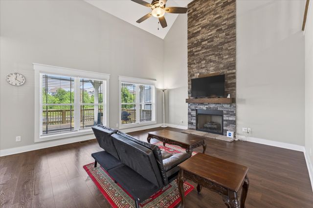 325 Piedmont Pl, Clarksville, TN 37043