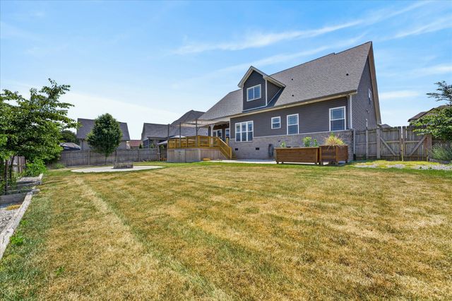 325 Piedmont Pl, Clarksville, TN 37043