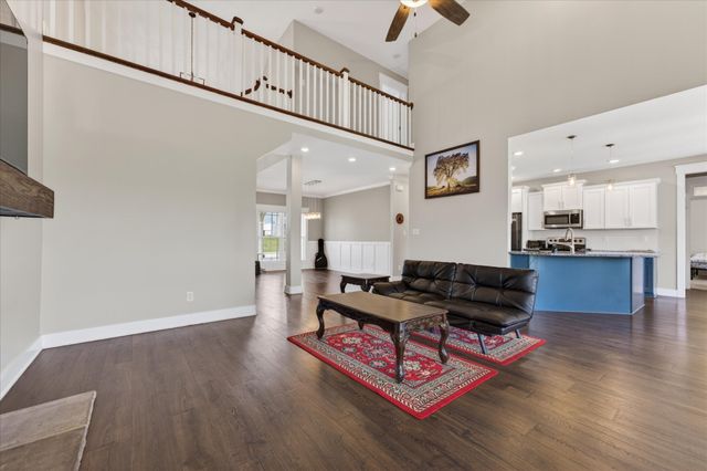 325 Piedmont Pl, Clarksville, TN 37043