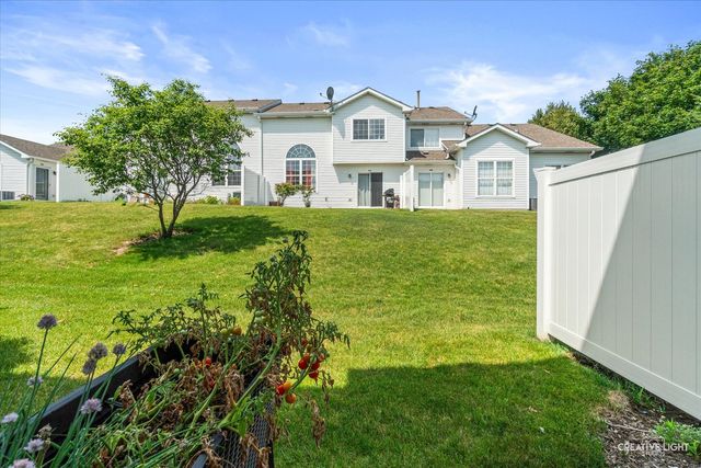 54 Rolling Oaks Road C, Sugar Grove, IL 60554