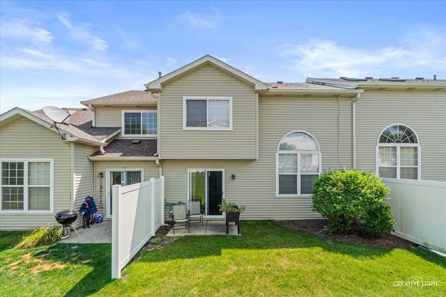 54 Rolling Oaks Road C, Sugar Grove, IL 60554