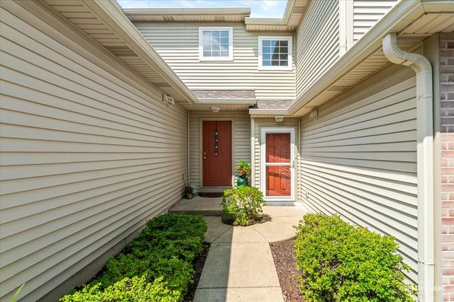 54 Rolling Oaks Road C, Sugar Grove, IL 60554
