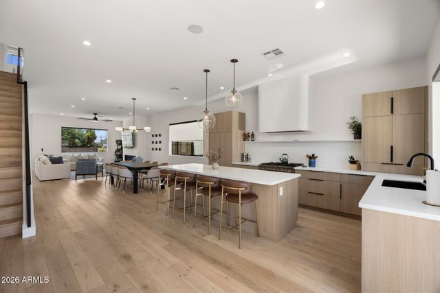 4546 E CAMPBELL Avenue, Phoenix, AZ 85018