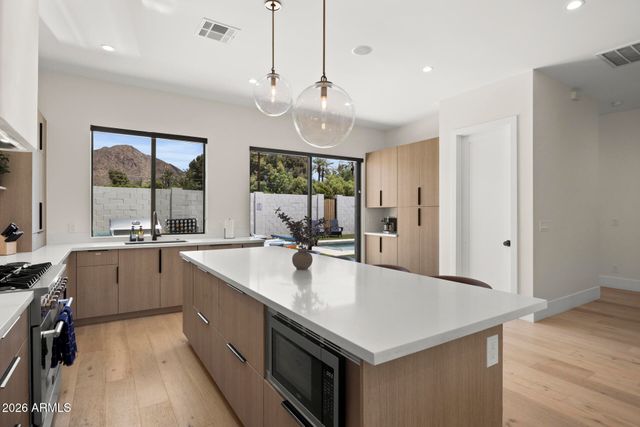 4546 E CAMPBELL Avenue, Phoenix, AZ 85018