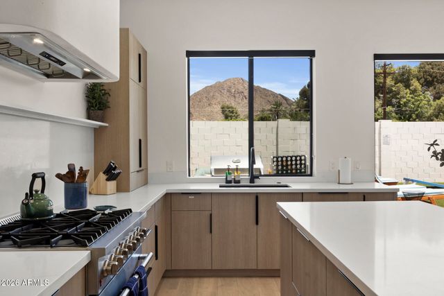 4546 E CAMPBELL Avenue, Phoenix, AZ 85018