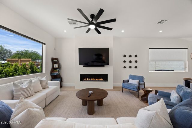4546 E CAMPBELL Avenue, Phoenix, AZ 85018