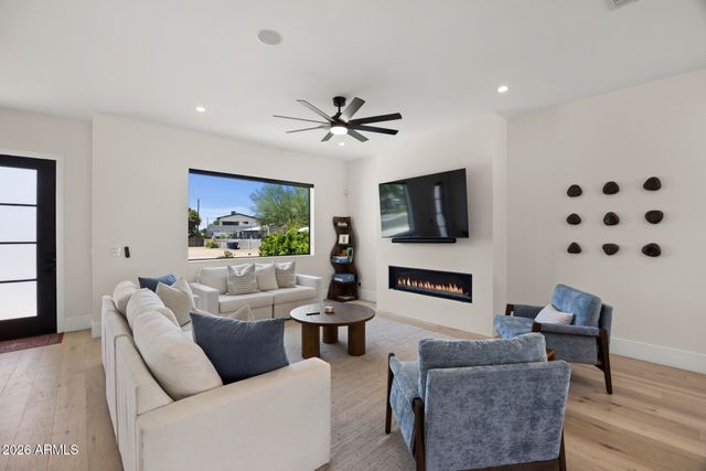 4546 E CAMPBELL Avenue, Phoenix, AZ 85018