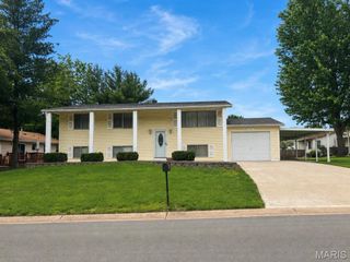 25 Soutee Drive, St Peters, MO 63376