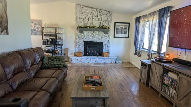 6949 Eric Ln, Wheatland, CA 95692