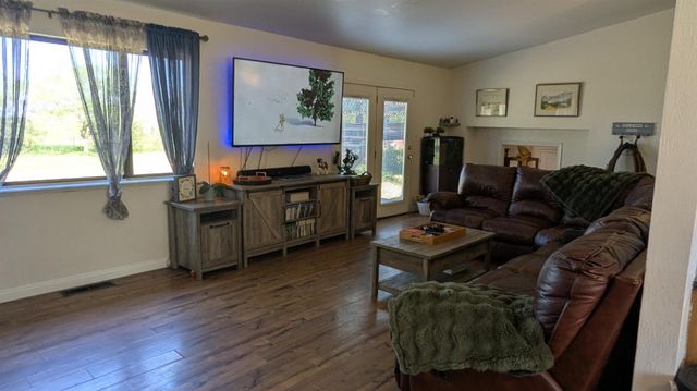 6949 Eric Ln, Wheatland, CA 95692