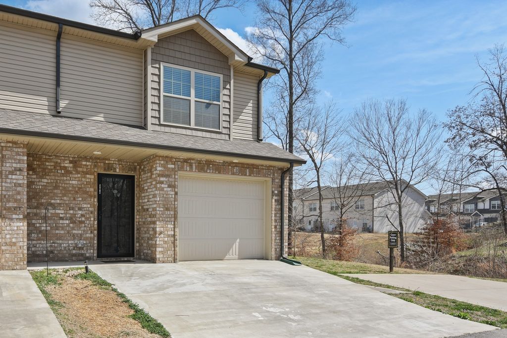 135 Country Ln Unit 304, Clarksville, TN 37043