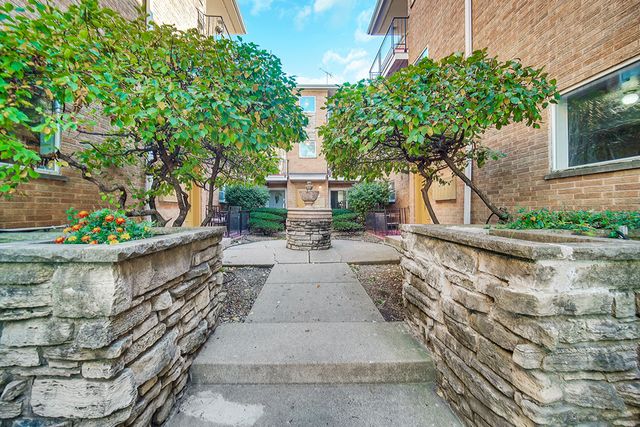 4337 N Kedvale Avenue 206, Chicago, IL 60641