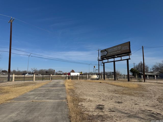 13544 S IH 35, Von Ormy, TX 78073