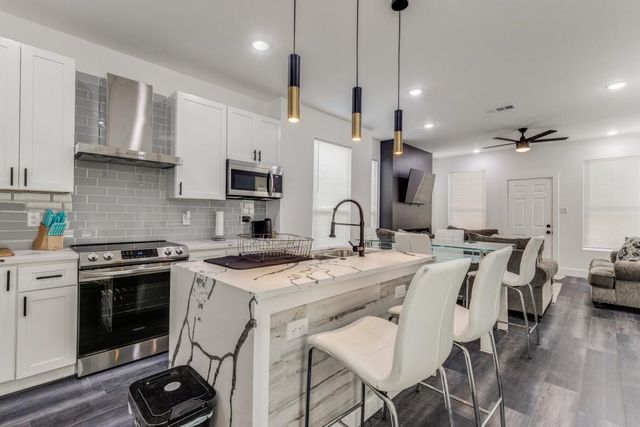 2214 Dyson Street, Dallas, TX 75215