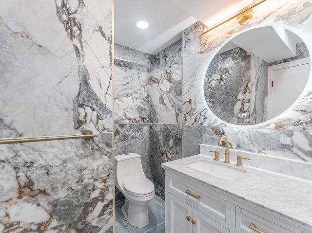 1116 S Busse Road, Mount Prospect, IL 60056