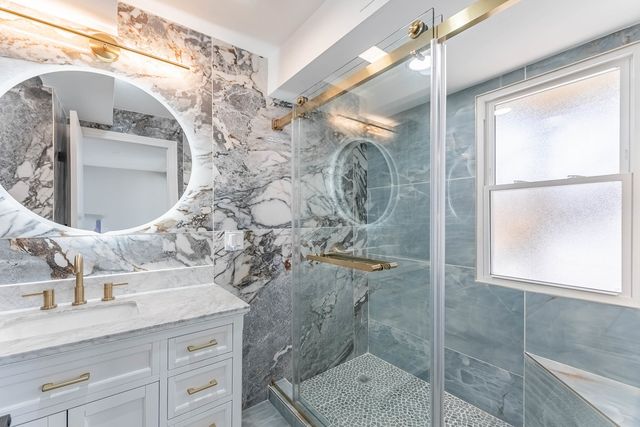 1116 S Busse Road, Mount Prospect, IL 60056