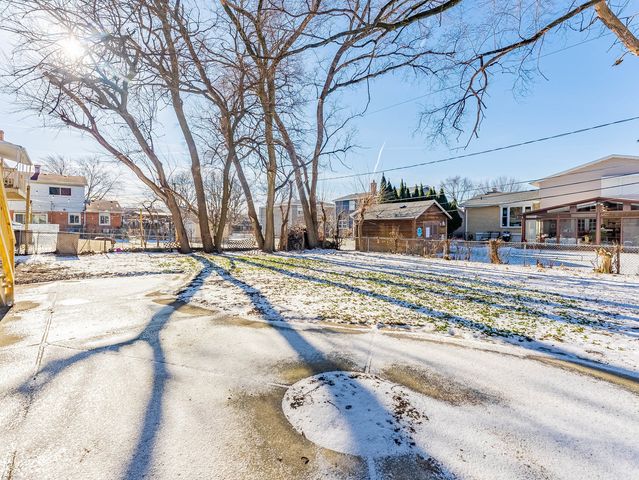 1116 S Busse Road, Mount Prospect, IL 60056