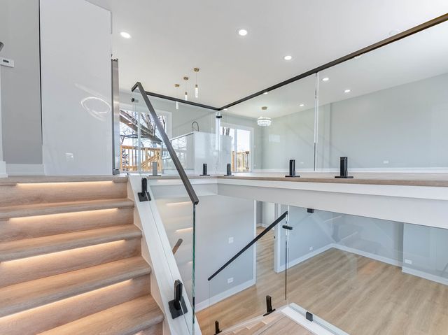 1116 S Busse Road, Mount Prospect, IL 60056