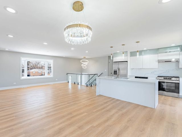 1116 S Busse Road, Mount Prospect, IL 60056