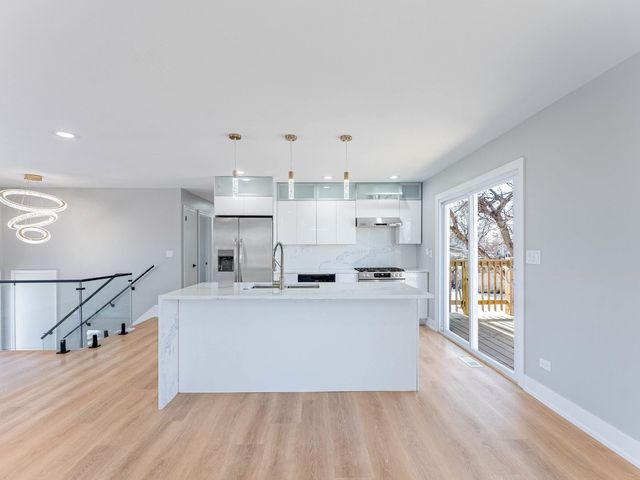 1116 S Busse Road, Mount Prospect, IL 60056