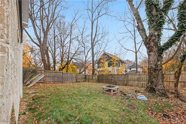 286 Alhambra Way, Akron, OH 44302