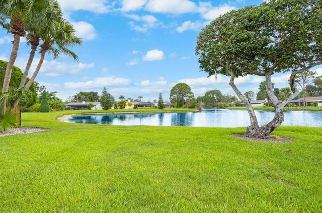 14014 MIDDLETON WAY, Tampa, FL 33624