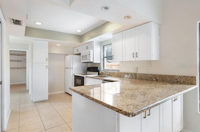 14014 MIDDLETON WAY, Tampa, FL 33624