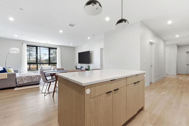 85 Myrtle St 106, Quincy, MA 02171