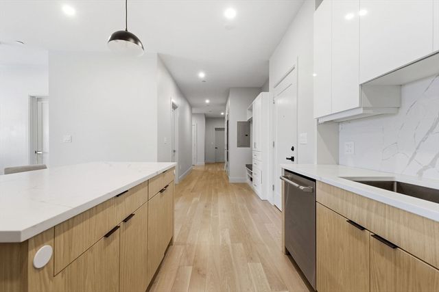 85 Myrtle St 106, Quincy, MA 02171