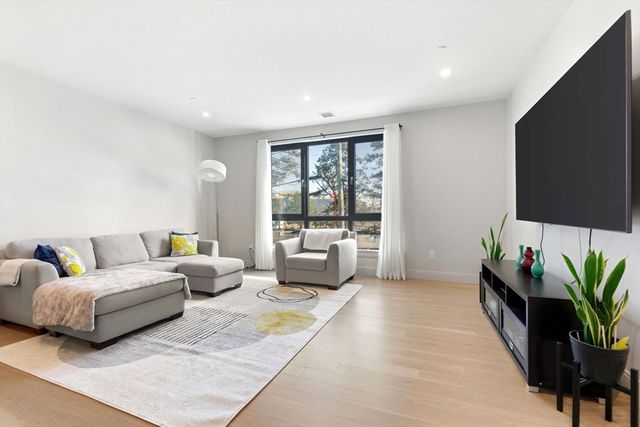 85 Myrtle St 106, Quincy, MA 02171